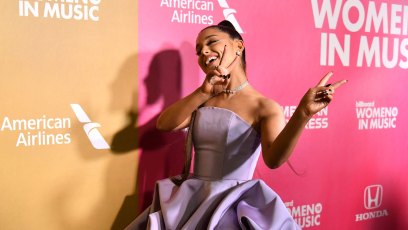 Ariana Grande 7 Rings hand tattoo actually says bbq grill in japanese