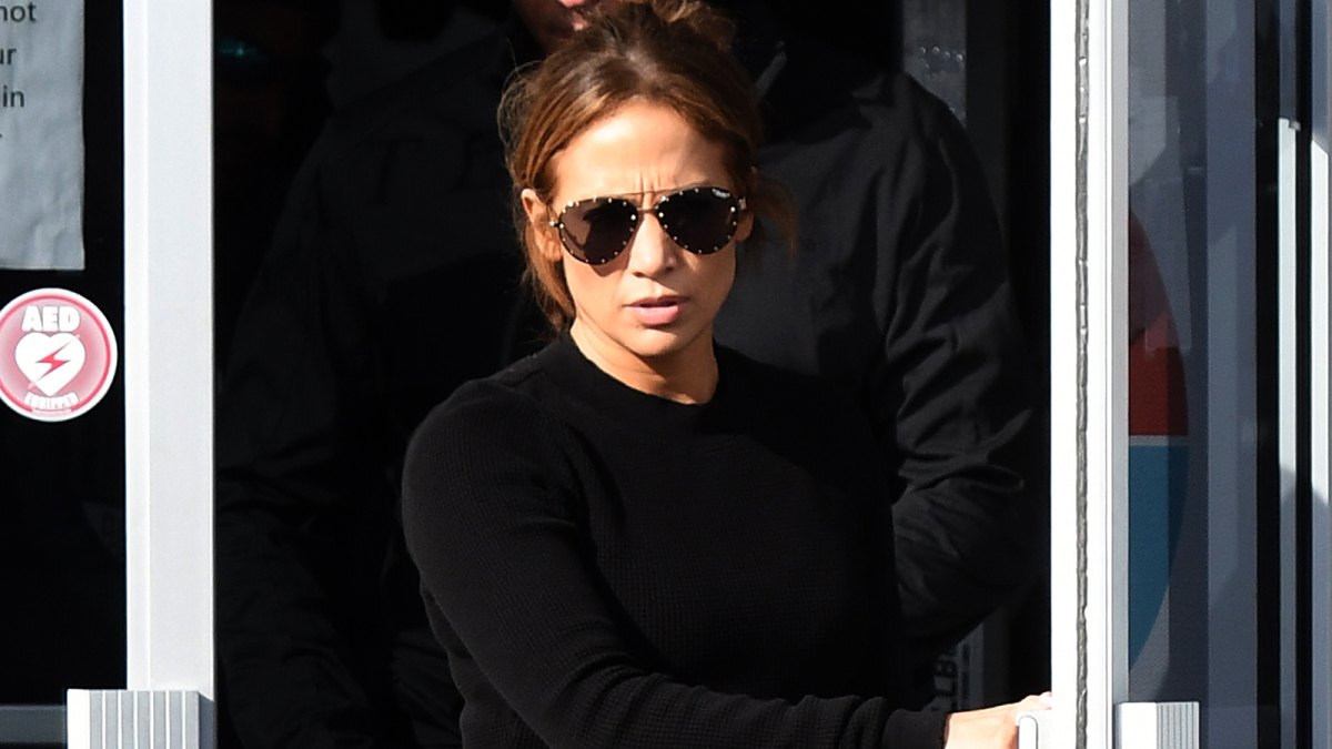 Jennifer Lopez curves tight yoga pants gym Miami