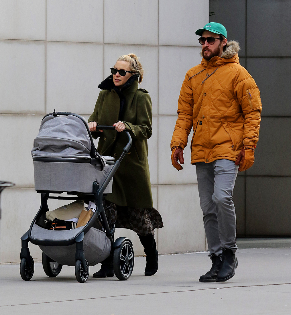 Kate Hudson Danny Fujikawa go on a Stroll in NYC