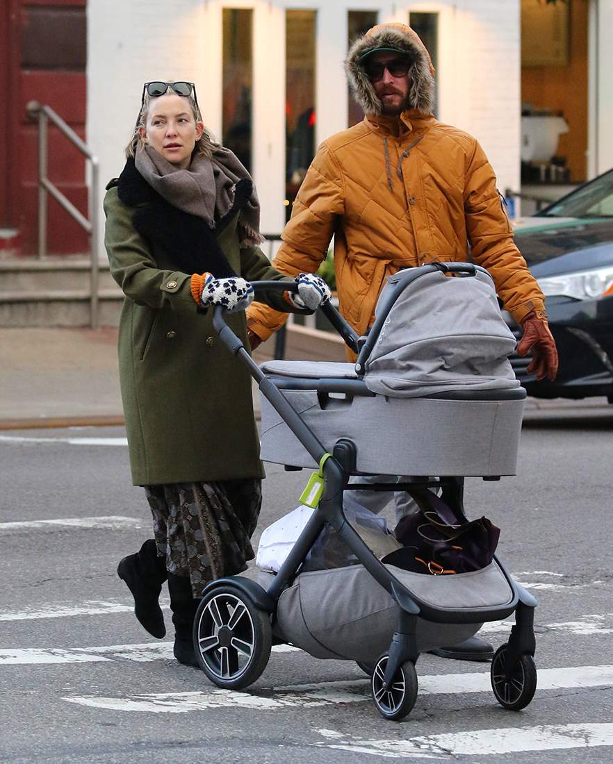 Kate Hudson Danny Fujikawa go on a Stroll in NYC