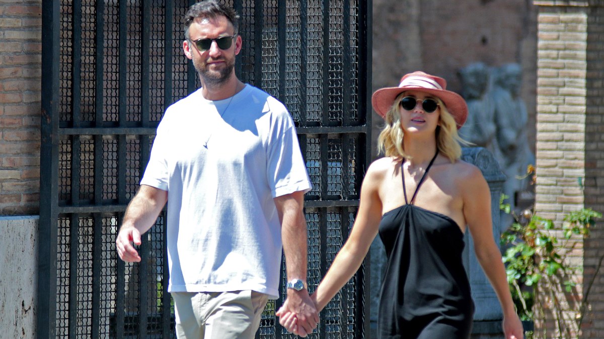 Jennifer Lawrence, Cooke Maroney, Walking