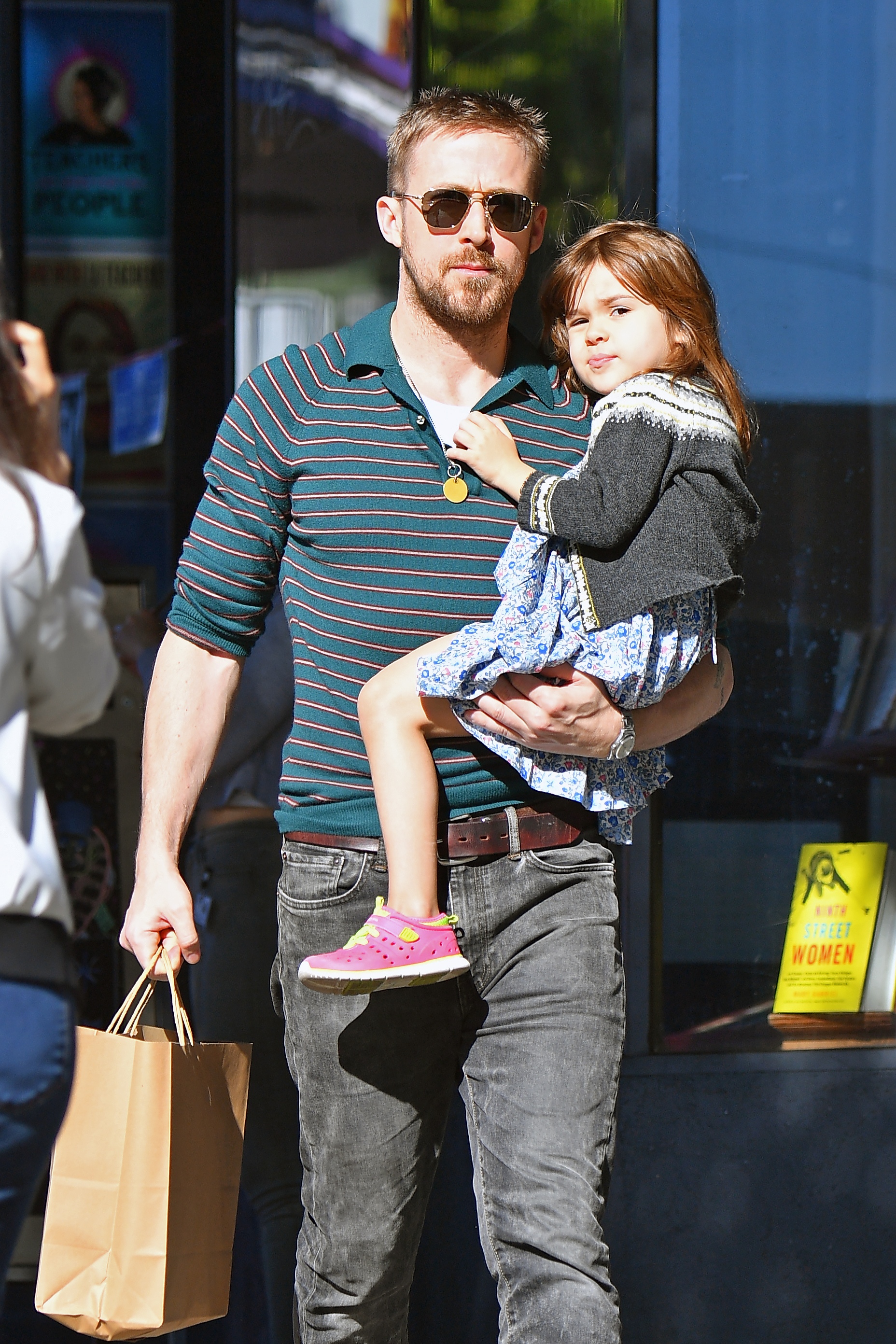 Ryan Gosling book shopping with daughter Esmeralda