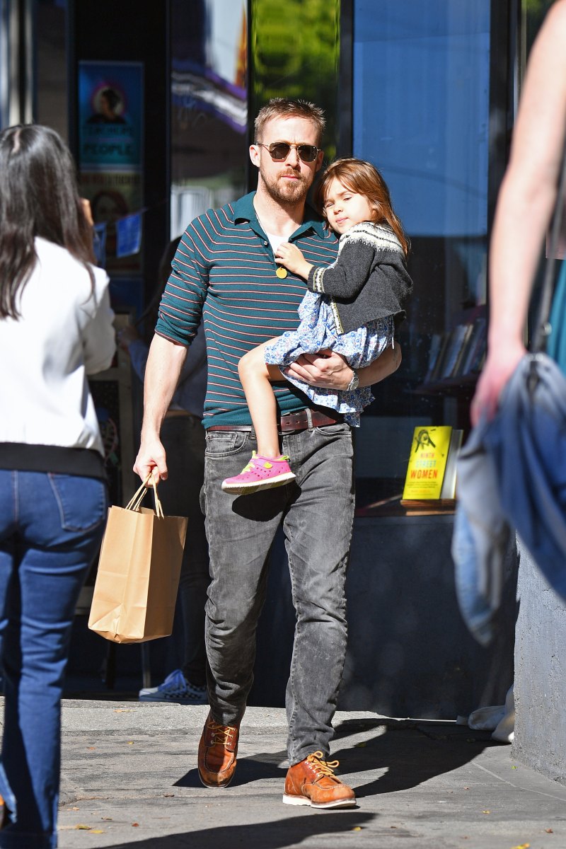Ryan Gosling book shopping with daughter Esmeralda