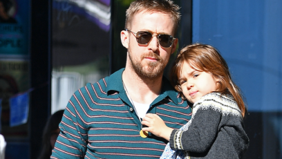 Ryan Gosling walking with his daughter