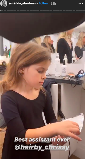 Bachelor Amanda Stanton daughter Kinsley helping at beauty salon