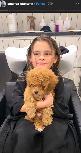 Bachelor Amanda Stanton daughter Kinsley getting highlights holding puppy