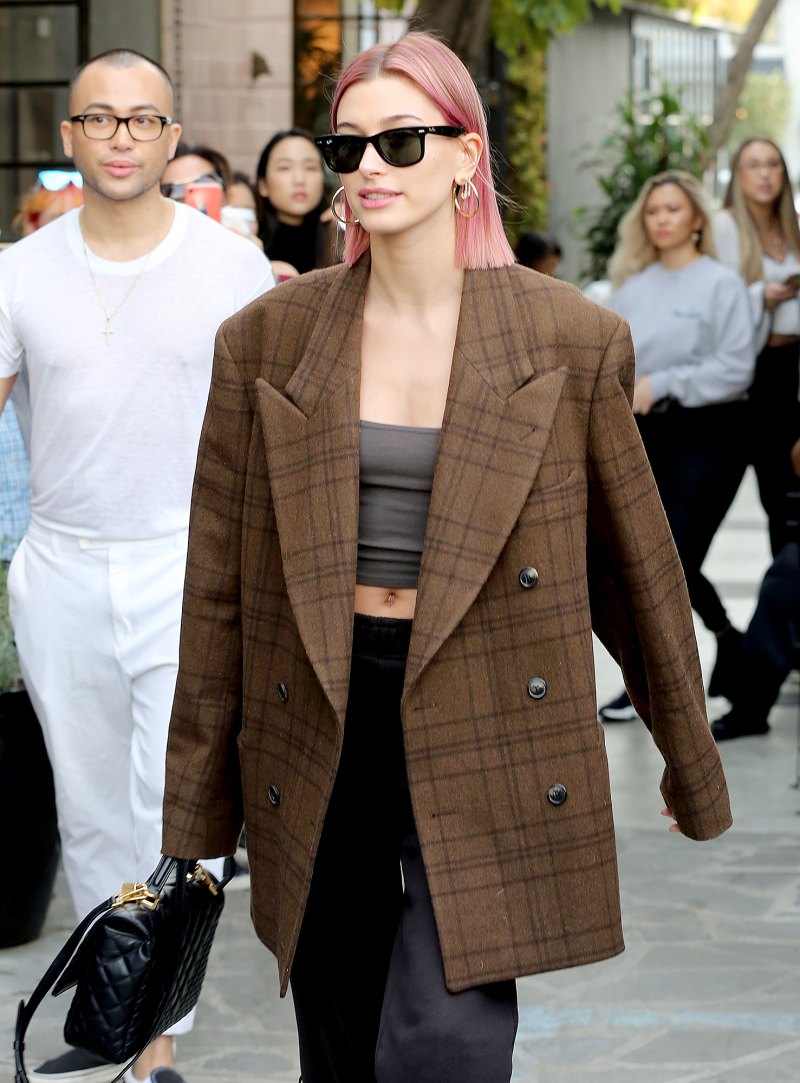 hailey-baldwin-pink-hair-1