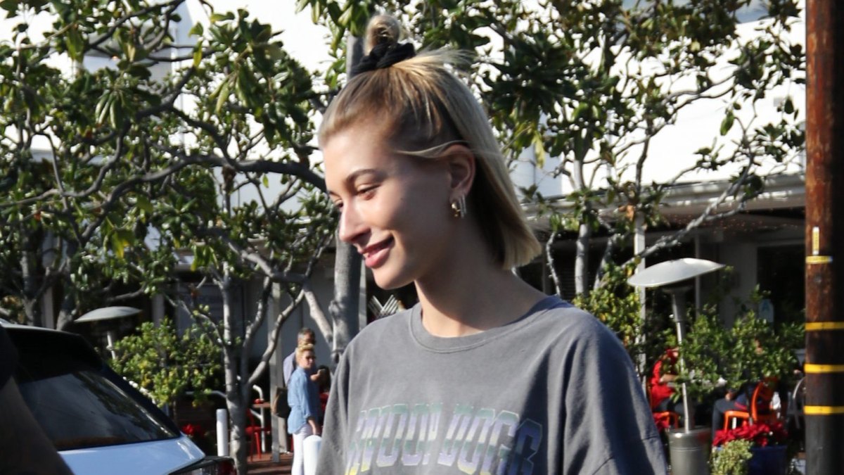 hailey baldwin shake shack instagram