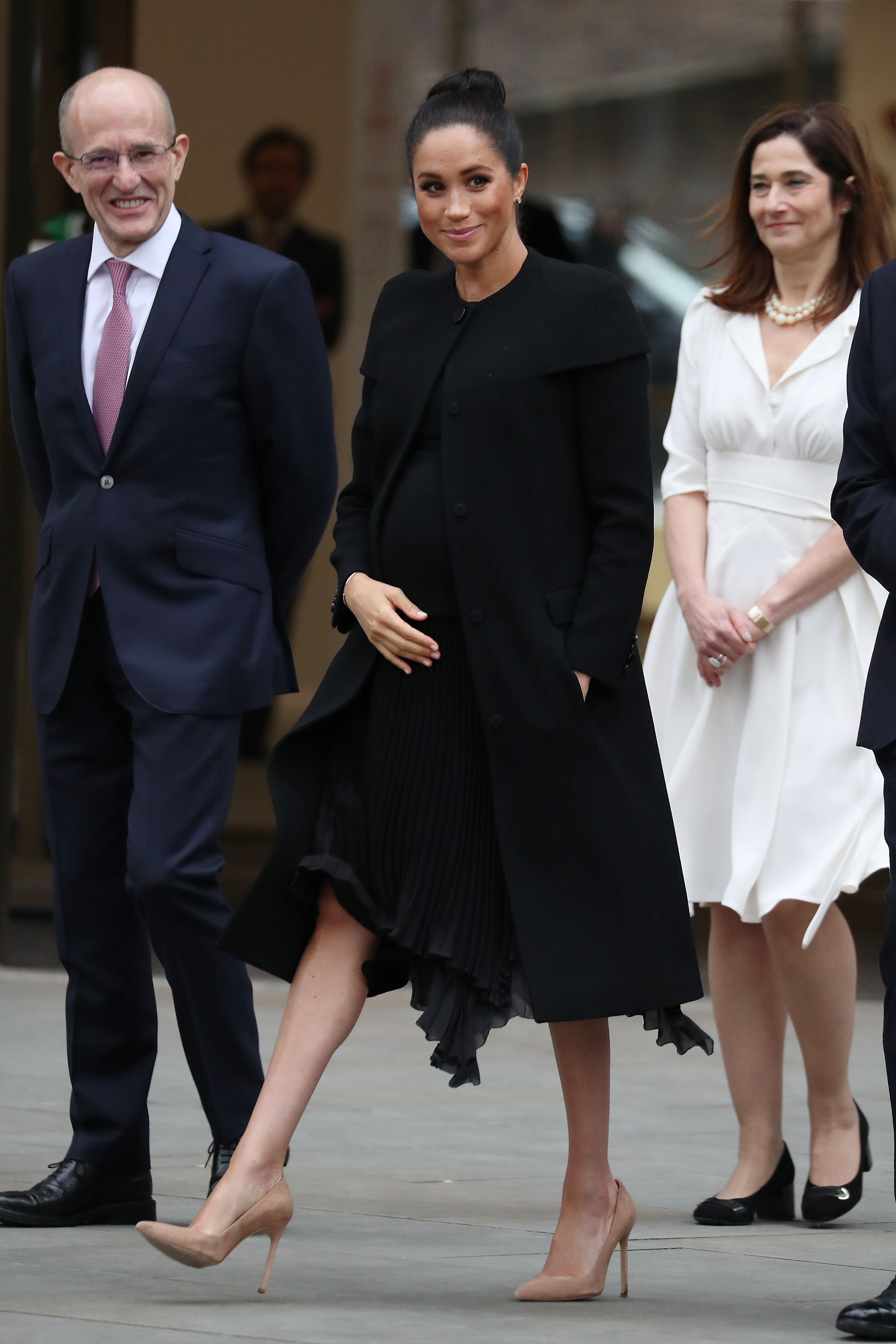 meghan-markle-all-black-baby-bump