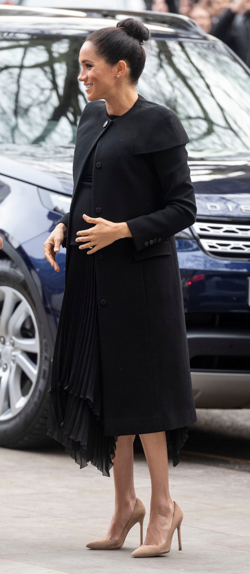 meghan-markle-all-black-baby-bump