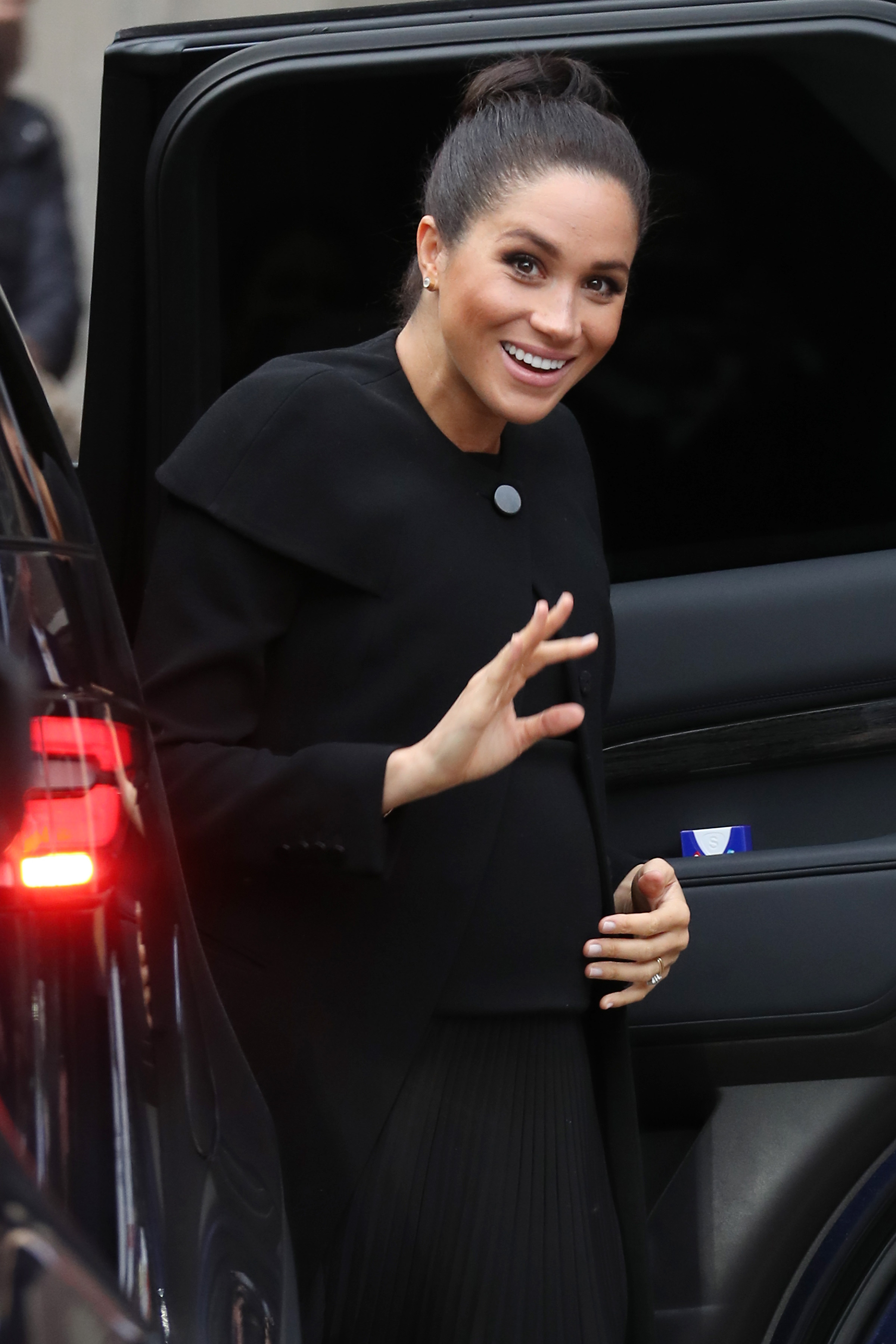 meghan-markle-all-black-baby-bump