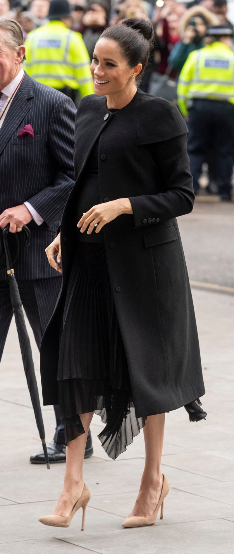 meghan-markle-all-black-baby-bump