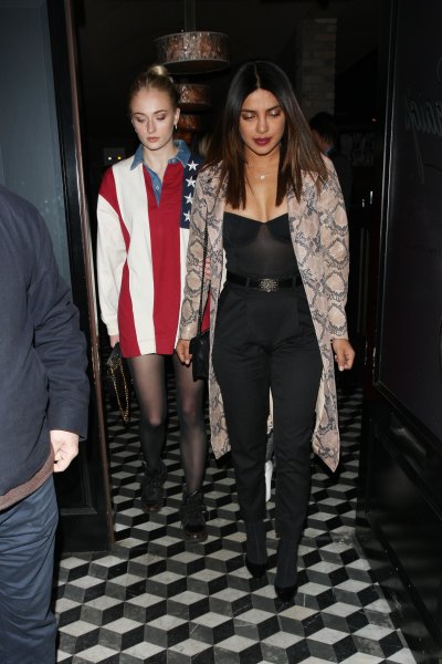 priyanka-chopra-sophie-turner