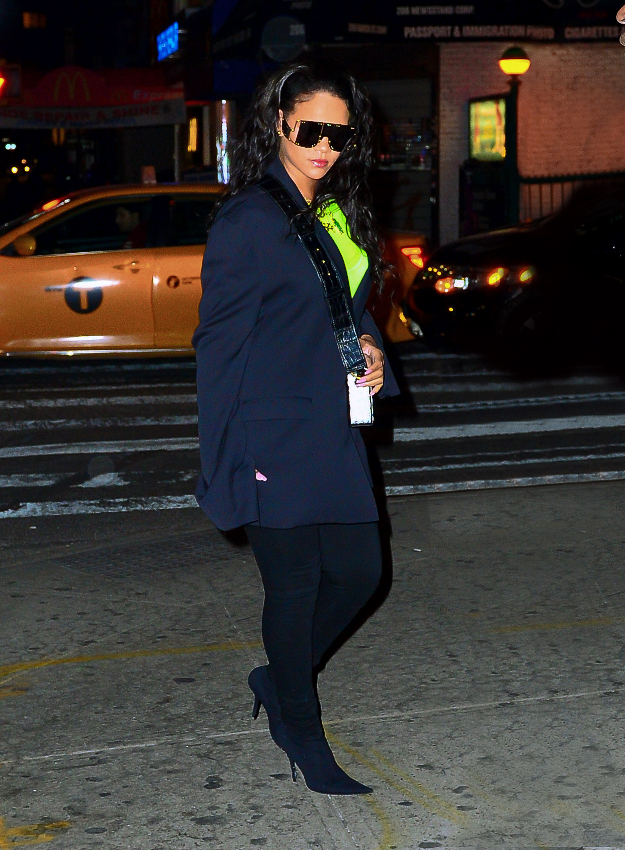 rihanna goes clubbing nyc