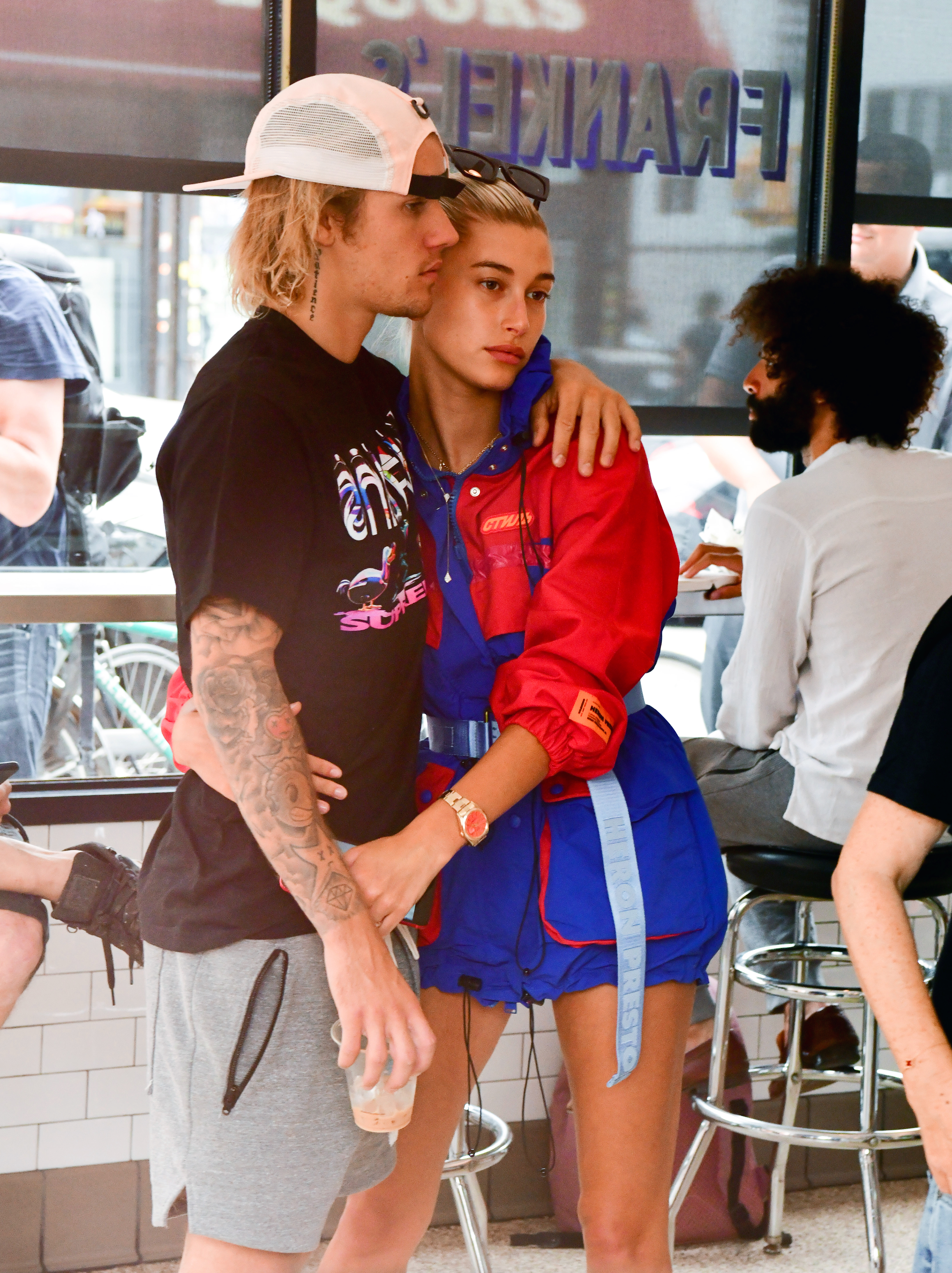Justin Bieber Hailey Baldwin hugging in nyc