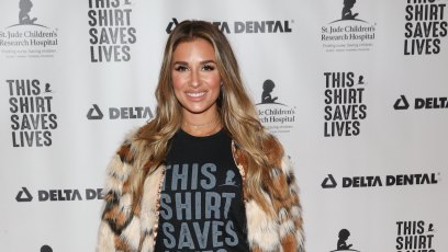 Jessie James Decker wearing a black shirt