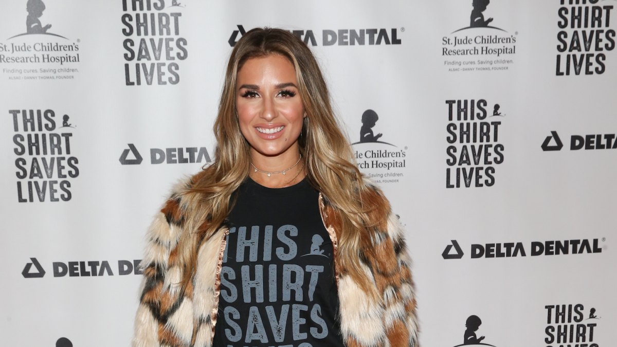 Jessie James Decker wearing a black shirt