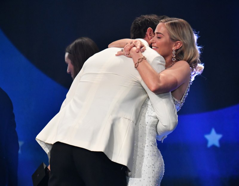 Emily Blunt John Krasinski PDA