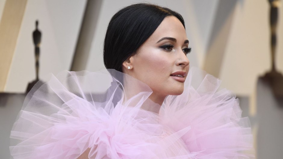 is kacey musgraves at the oscars 2019 see her pink dress