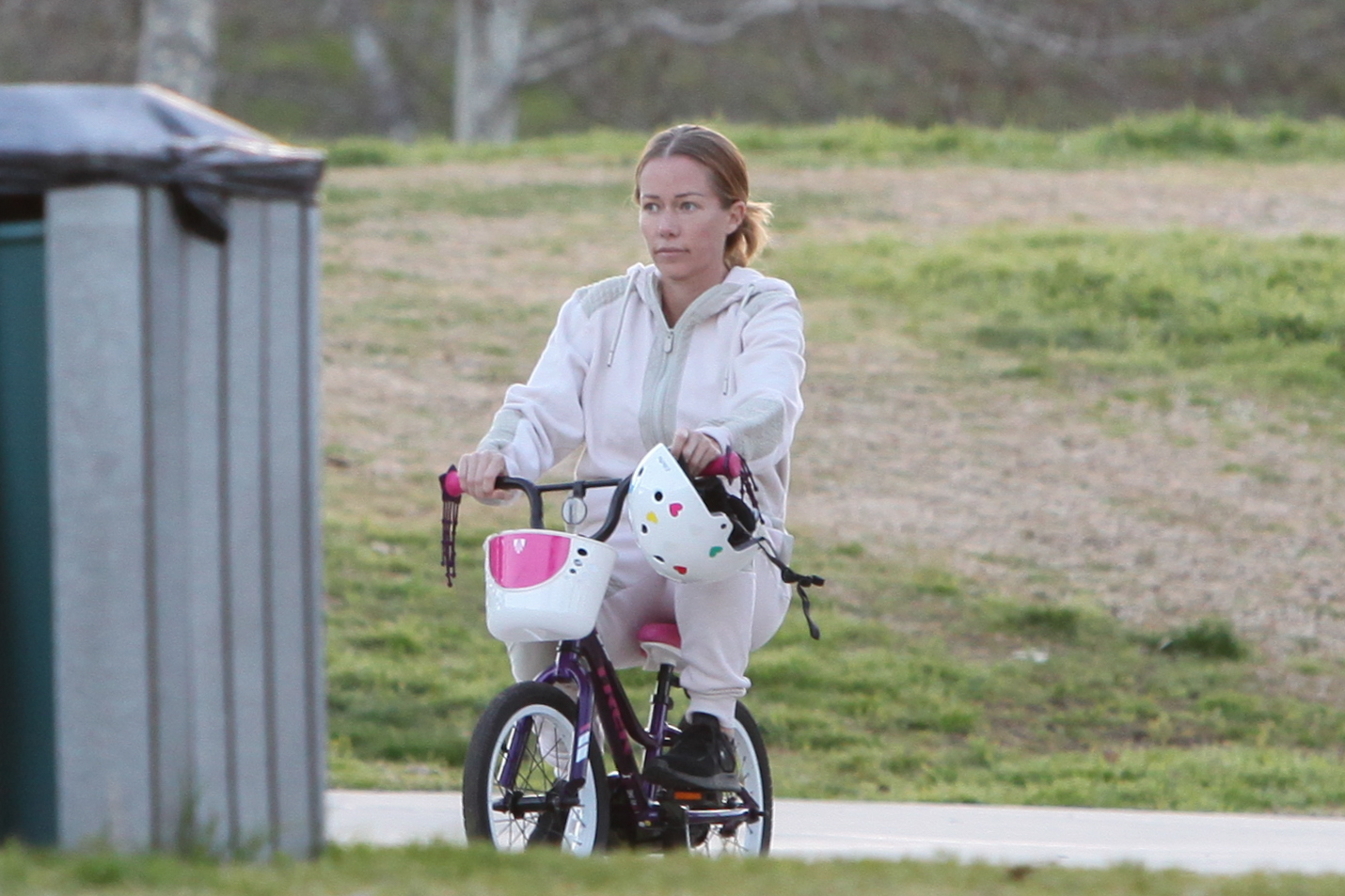Kendra Wilkinson and Hank Baskett reunite for co-parenting their kids at the park and watch Alijah learn how to ride a bicycle.