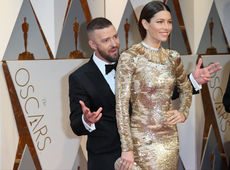 ustin Timberlake posing with wife Jessica Biel