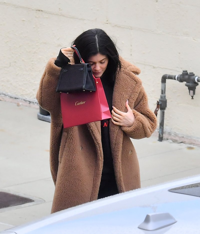 Kylie Jenner seen in public for the first time since it was reported that her Best friend jordyn woods cheated with Tristan Thompson