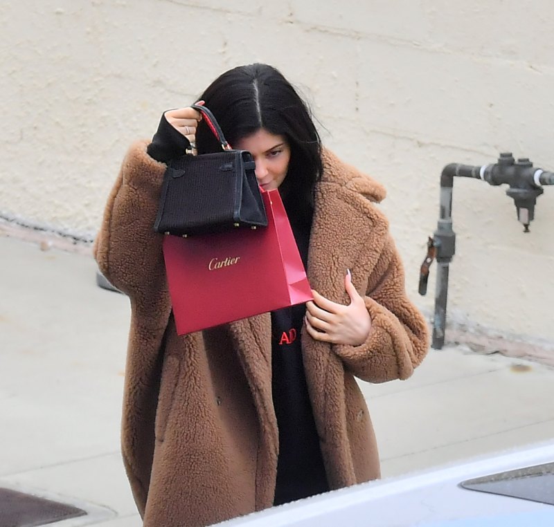 Kylie Jenner seen in public for the first time since it was reported that her Best friend jordyn woods cheated with Tristan Thompson