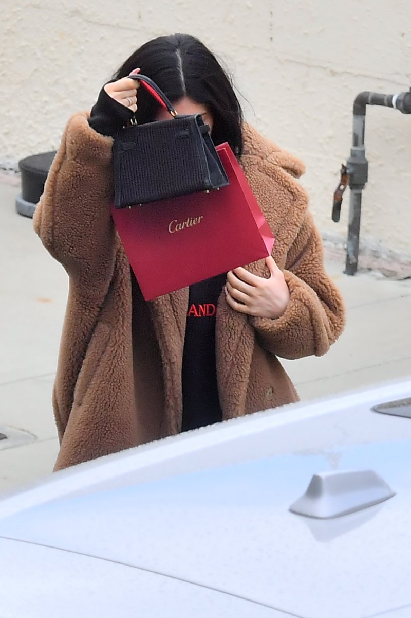 Kylie Jenner shops at Cartier amid tristan thompson cheating