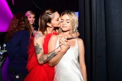 Selena Gomez and Julia Michaels backstage at the 2017 AMAs