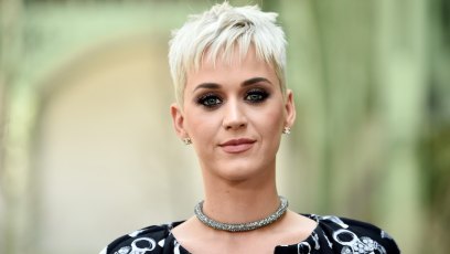 katy perry in front of green
