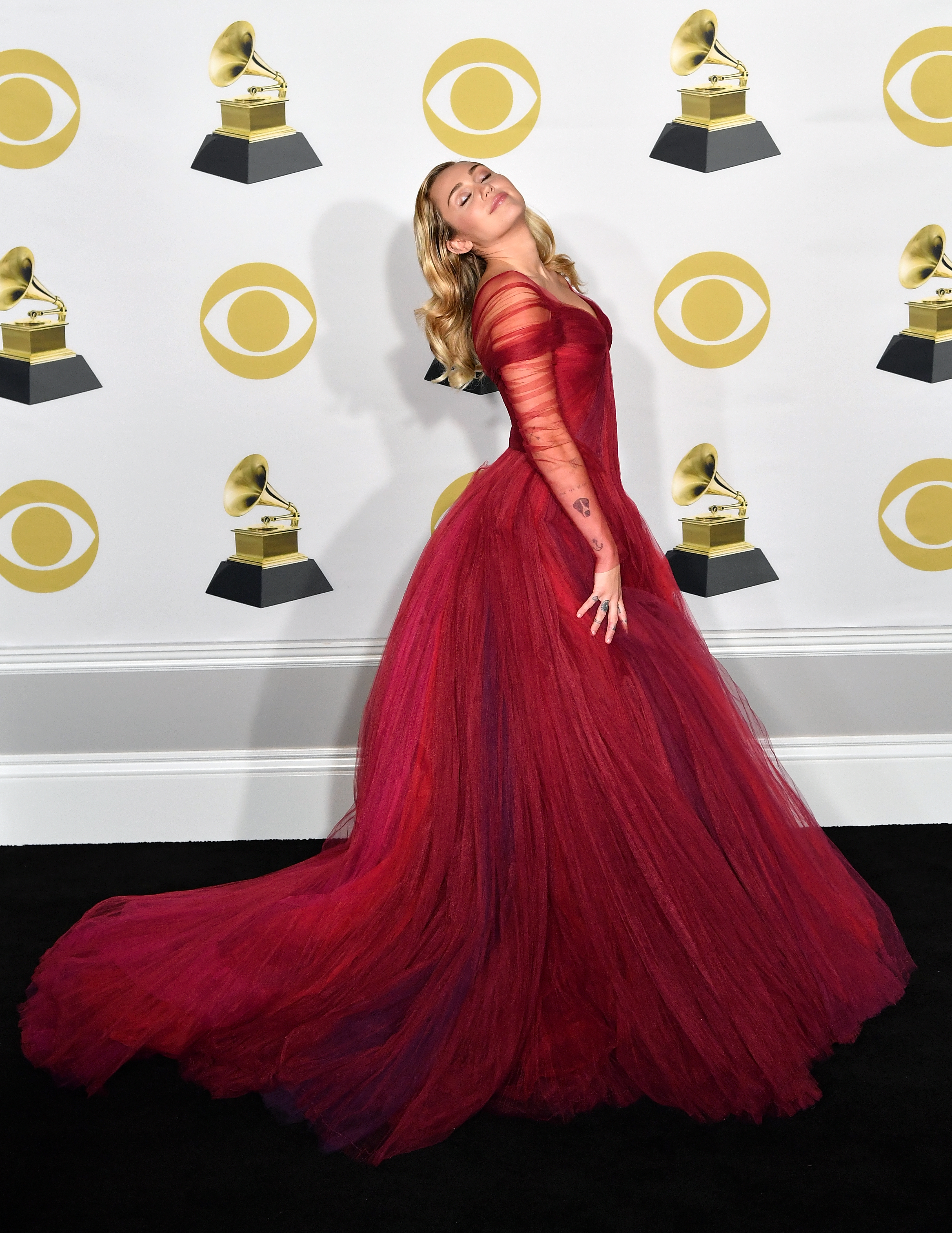 miley cyrus grammy awards 2016