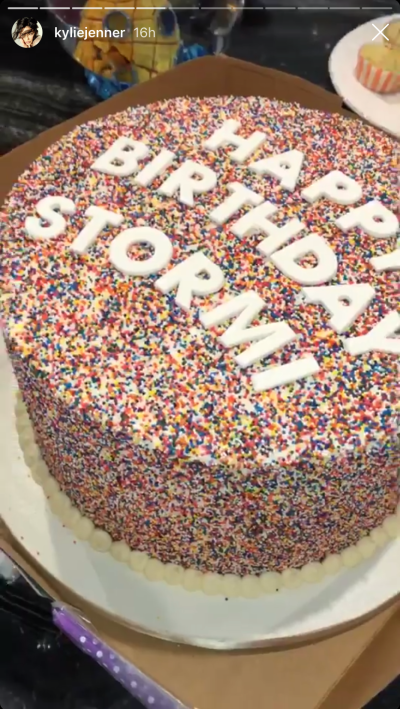 kylie jenner travis scott stormi-webster-birthday-cake