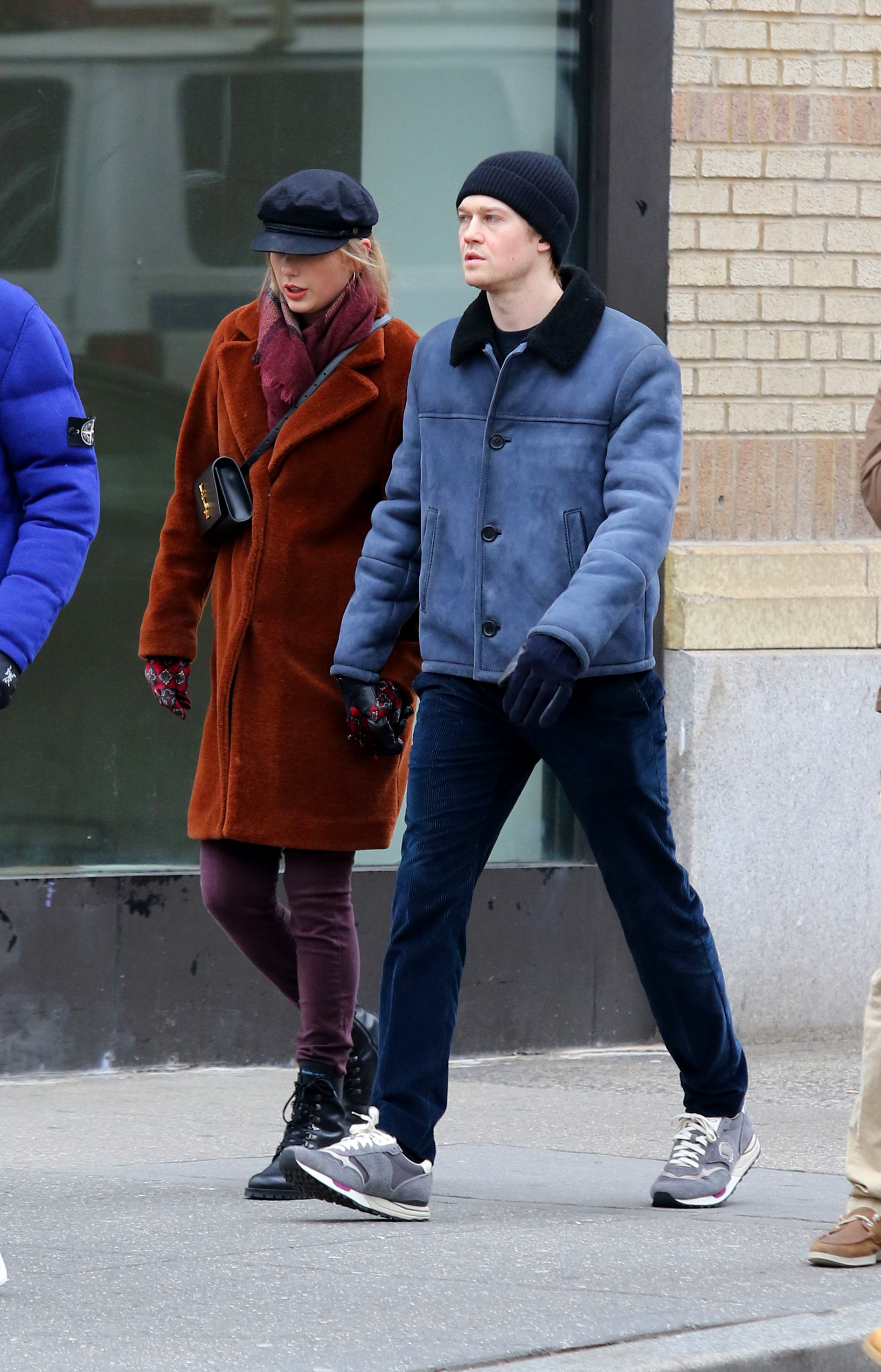 taylor swift joe alwyn london settle down