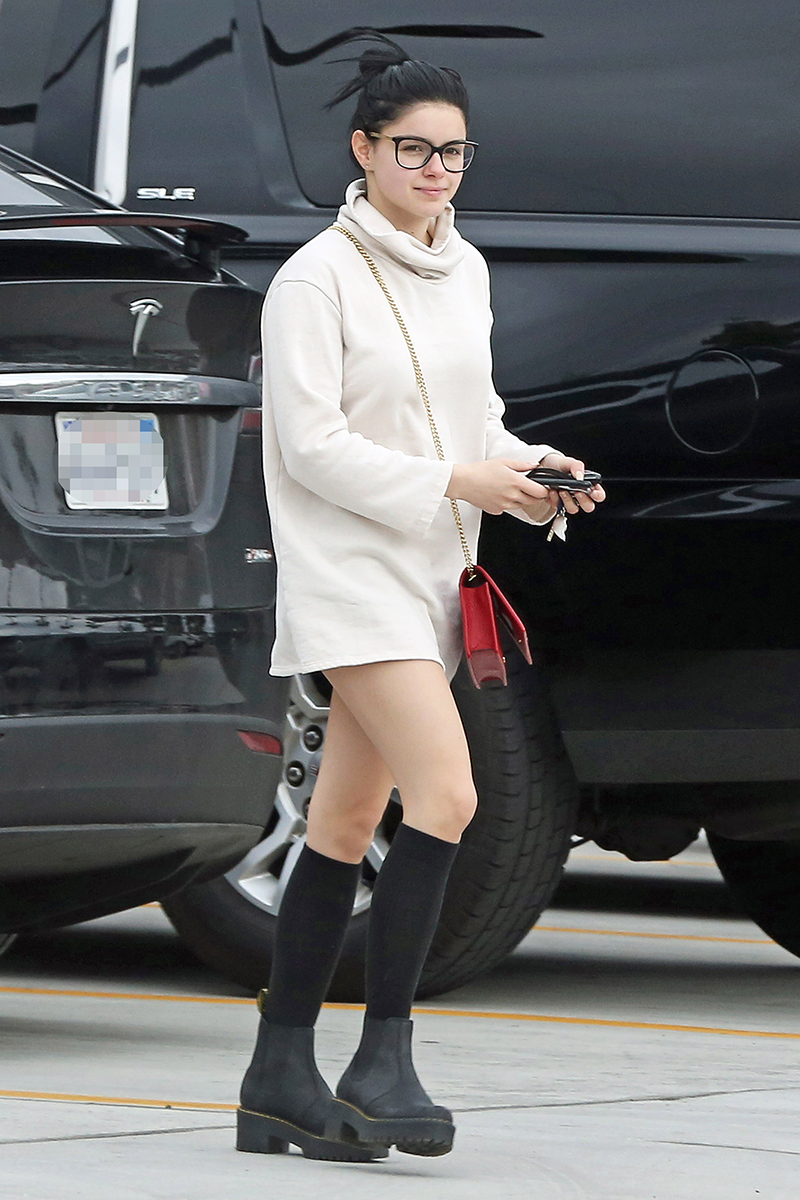 Ariel Winter Shows Off Her Super Toned Legs In Los Angeles