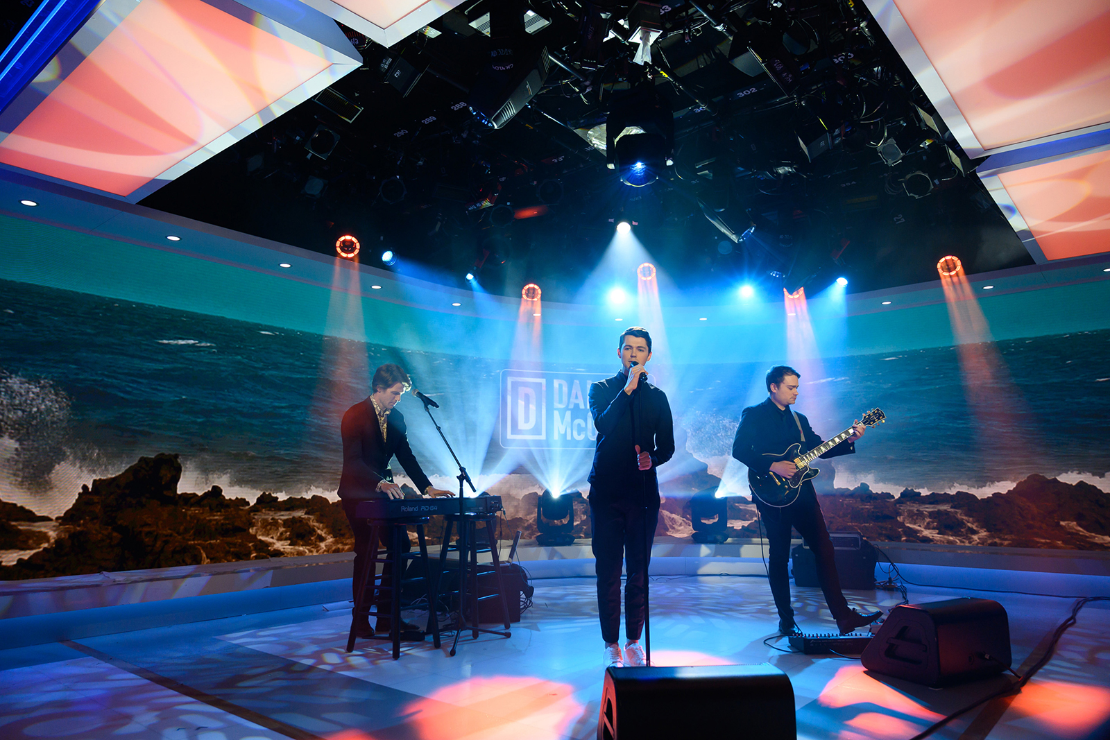 FORMER GLEE STAR DAMIAN MCGINTY PERFORMS NEW SINGLE ON TODAY SHOW