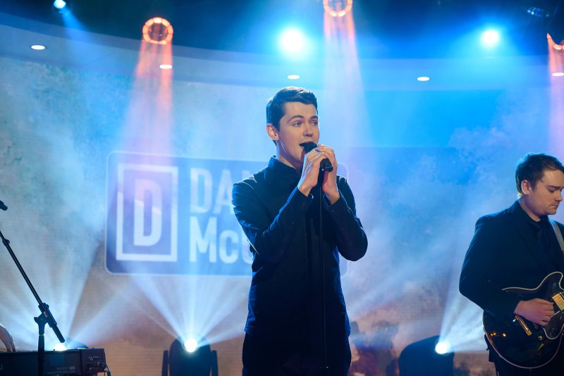 FORMER GLEE STAR DAMIAN MCGINTY PERFORMS NEW SINGLE ON TODAY SHOW