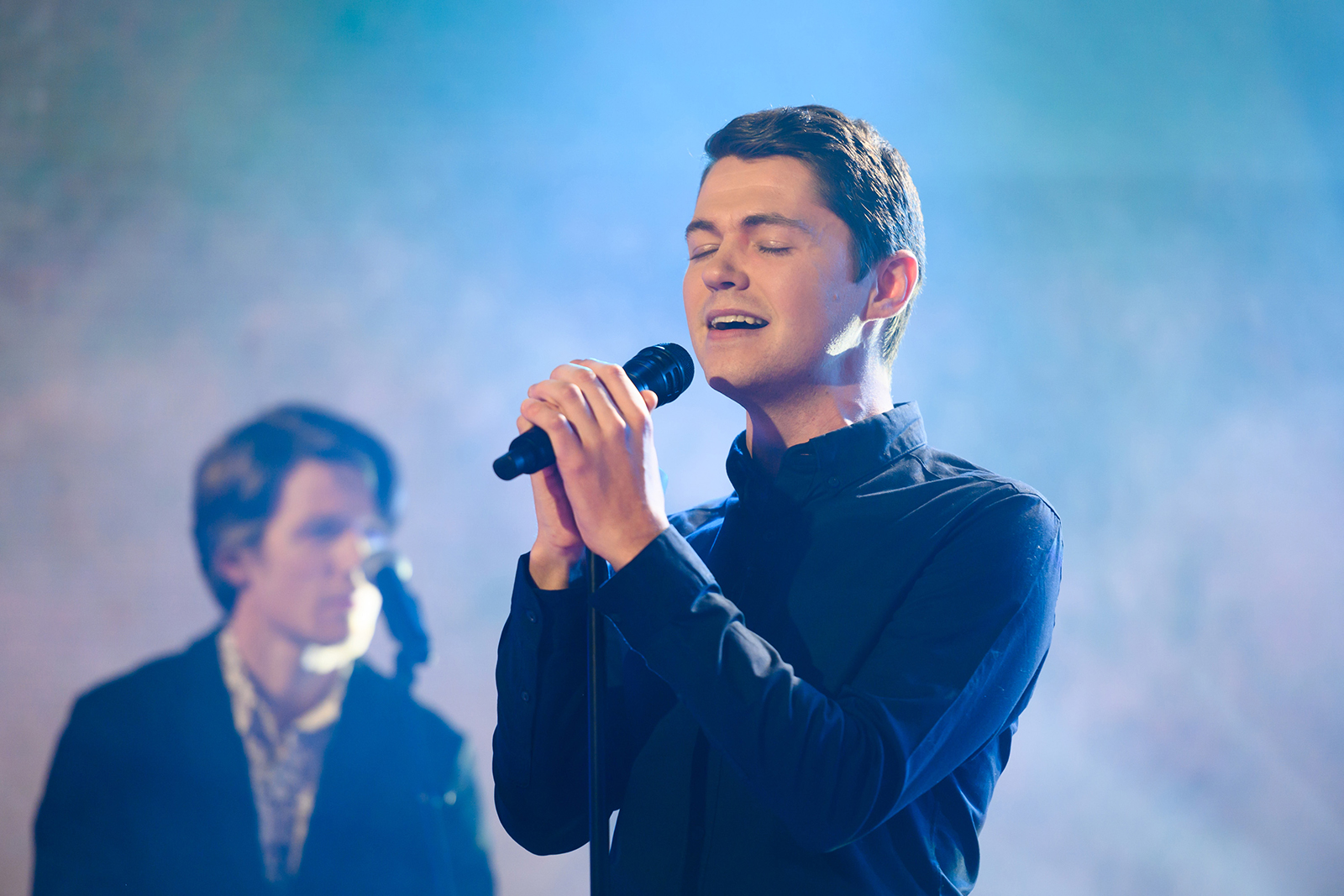 FORMER GLEE STAR DAMIAN MCGINTY PERFORMS NEW SINGLE ON TODAY SHOW