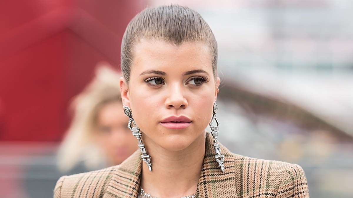 Sofia Richie looked so glam in full makeup and long hair