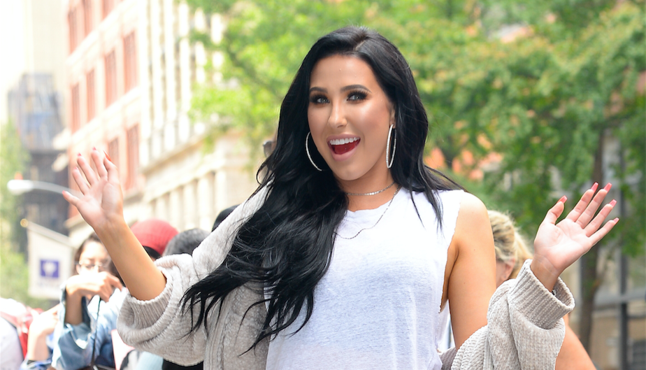 Jaclyn Hill smiling in NYC