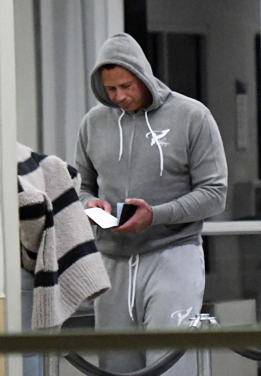 Jennifer Lopez and Alex Rodriguez Are Seen Arriving Back to Miami