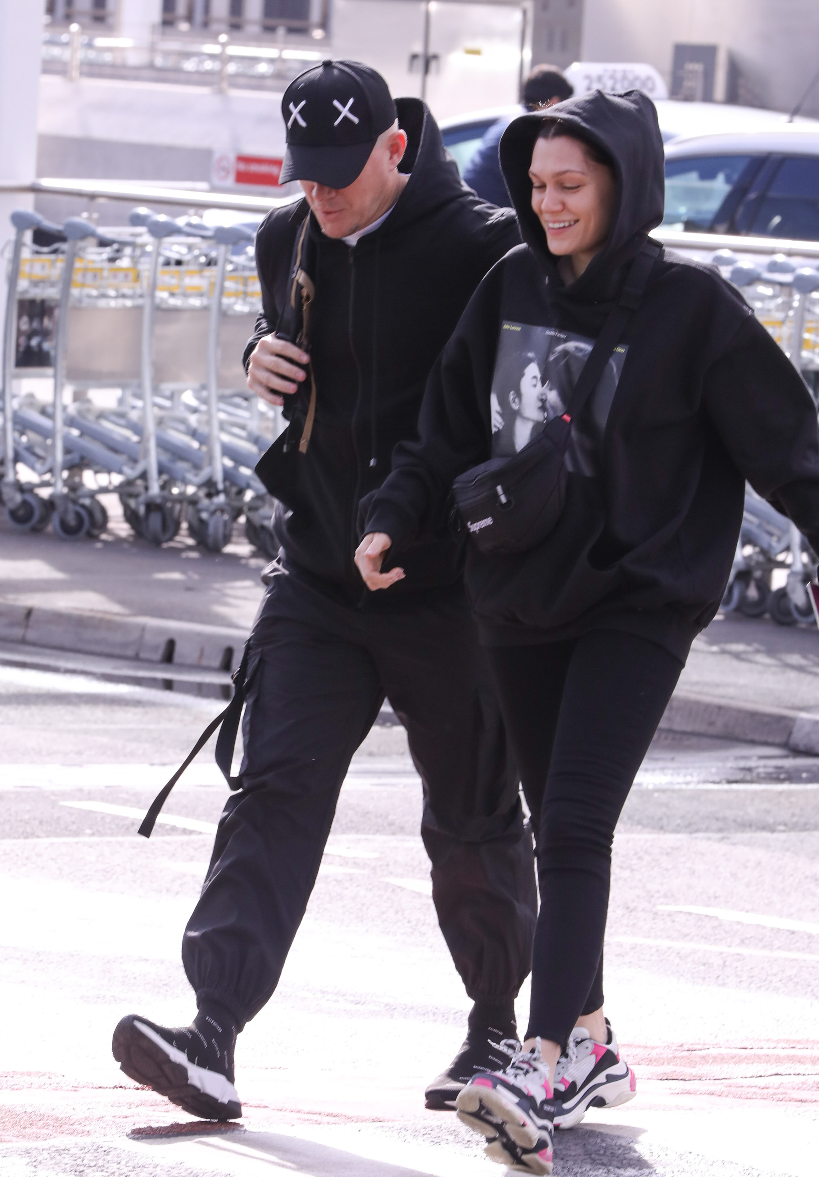 Jessie J and Channing Tatum holding hands through Heathrow airport.