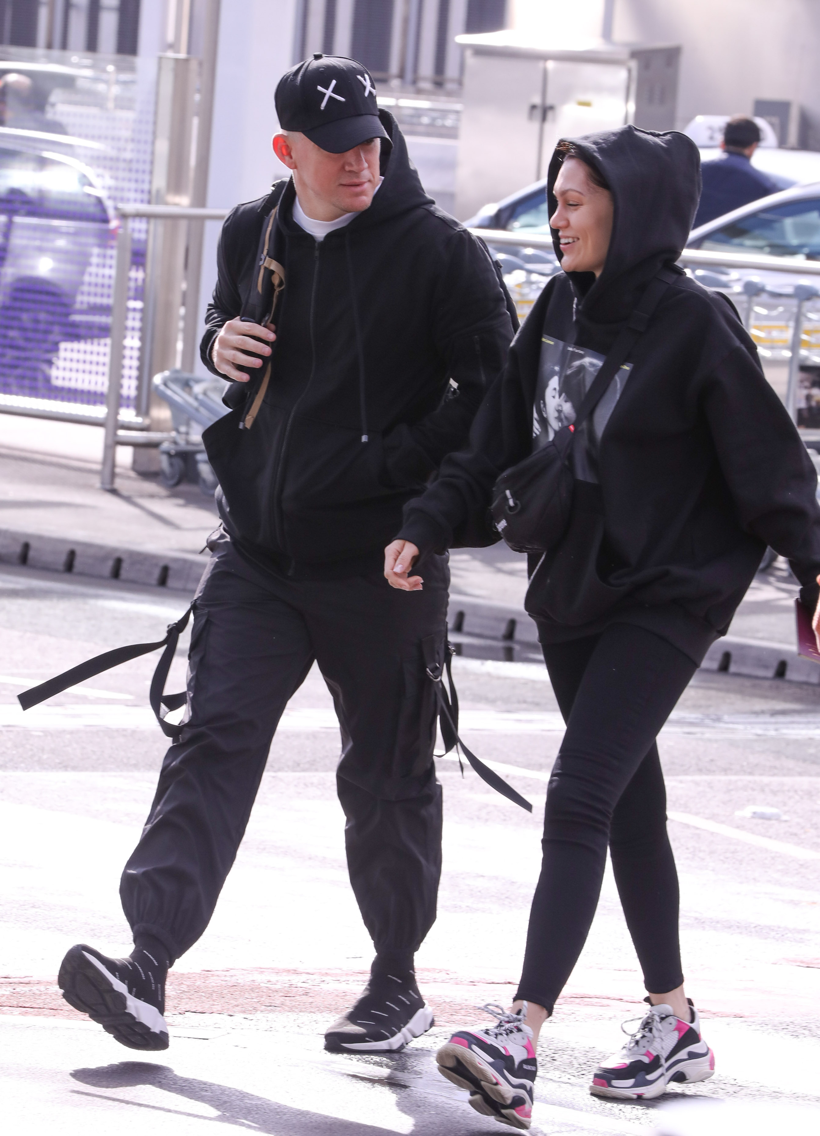 Jessie J and Channing Tatum holding hands through Heathrow airport.