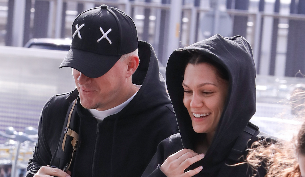 Jessie J and Channing Tatum holding hands through Heathrow airport.