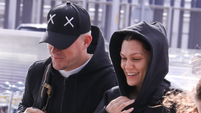 Jessie J and Channing Tatum holding hands through Heathrow airport.