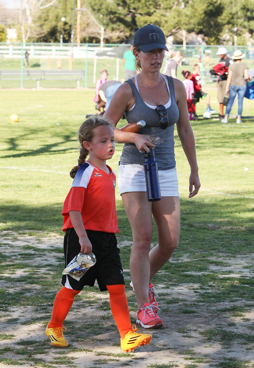 Kendra Wilkinson and Hank Baskett reunite for Alijah first soccer game of the season