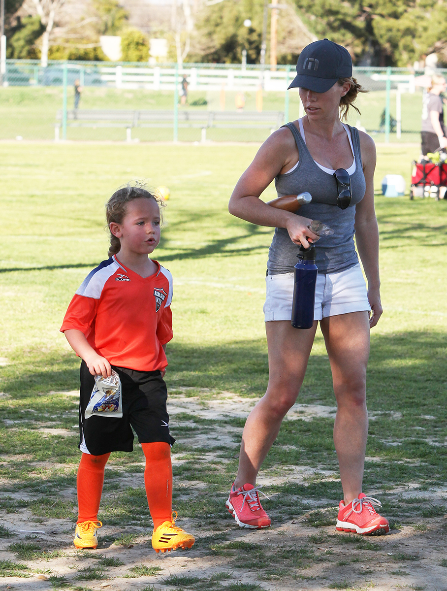 Kendra Wilkinson and Hank Baskett reunite for Alijah first soccer game of the season