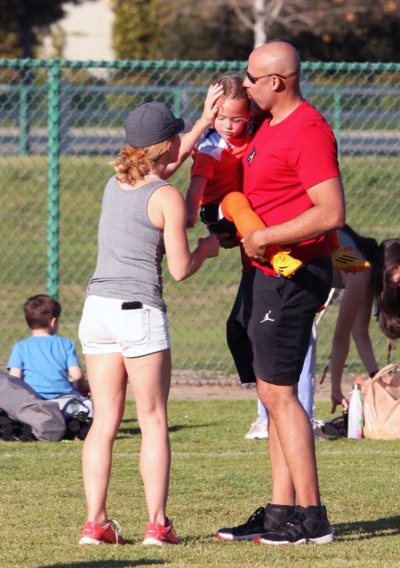 Kendra Wilkinson and Hank Baskett reunite for Alijah first soccer game of the season