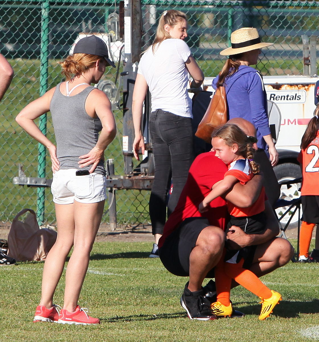 Kendra Wilkinson and Hank Baskett reunite for Alijah first soccer game of the season
