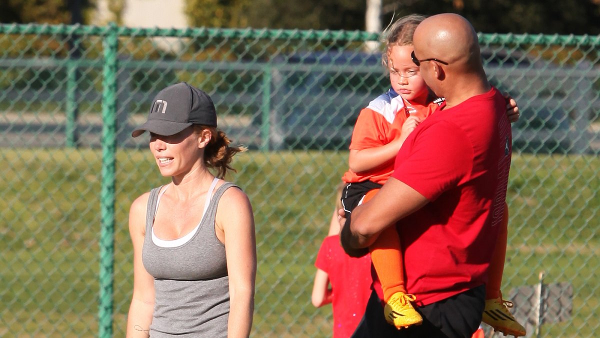Kendra Wilkinson and Hank Baskett reunite for Alijah first soccer game of the season
