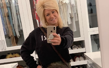 Theresa Caputo taking a mirror selfie on Instagram.